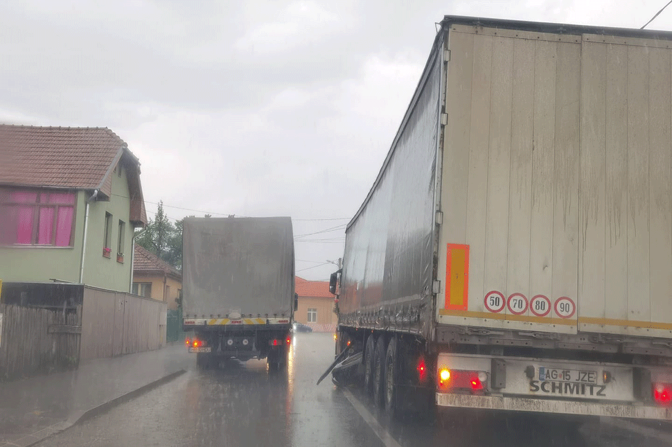 Torlódás a Hunyadi-Dózsa kereszteződésnél (frissítve)