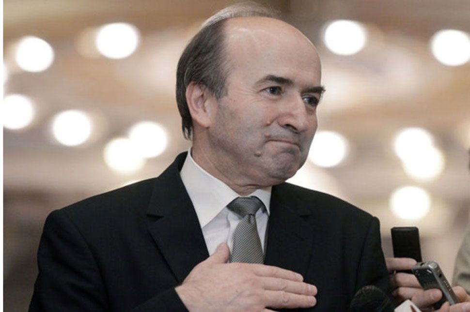 Toadernek mennie kell az igazságügy éléről