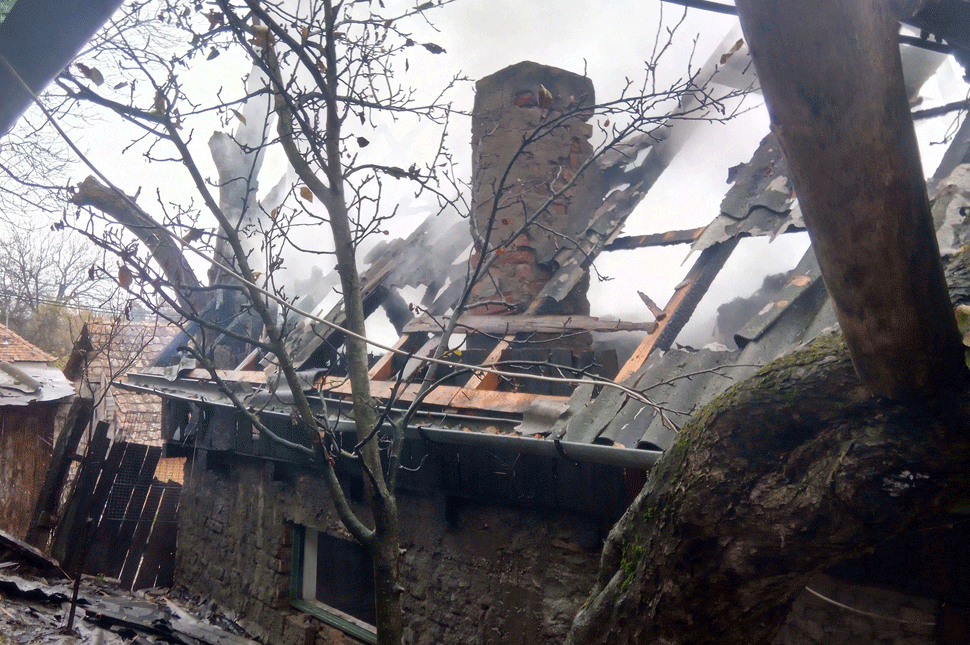 Melléképület égett Újszékelyen