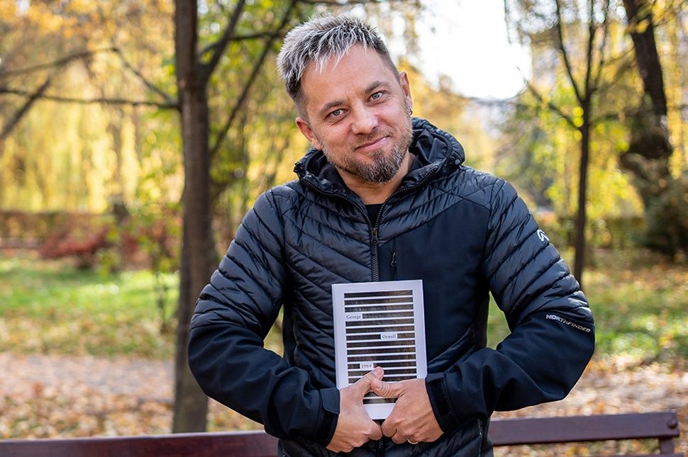 Freddynél mindig van egy könyv