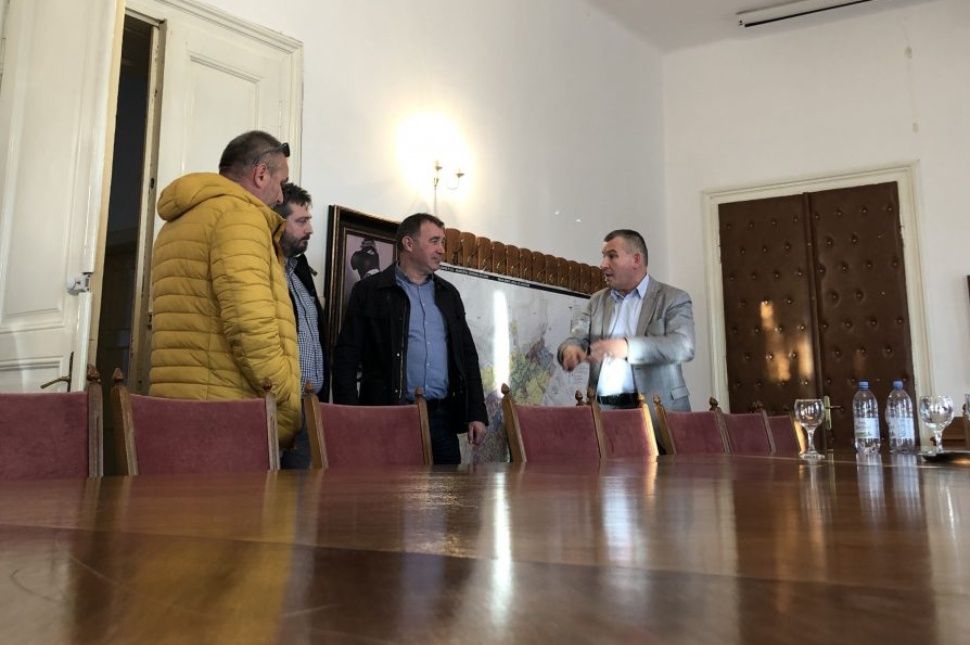 Hatig lesznek nyitva a kávézók, vendéglők
