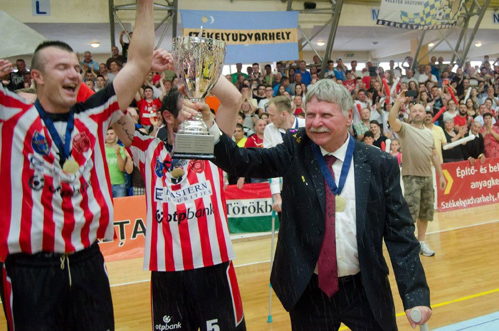 Tizenhárom év elment egy perc alatt