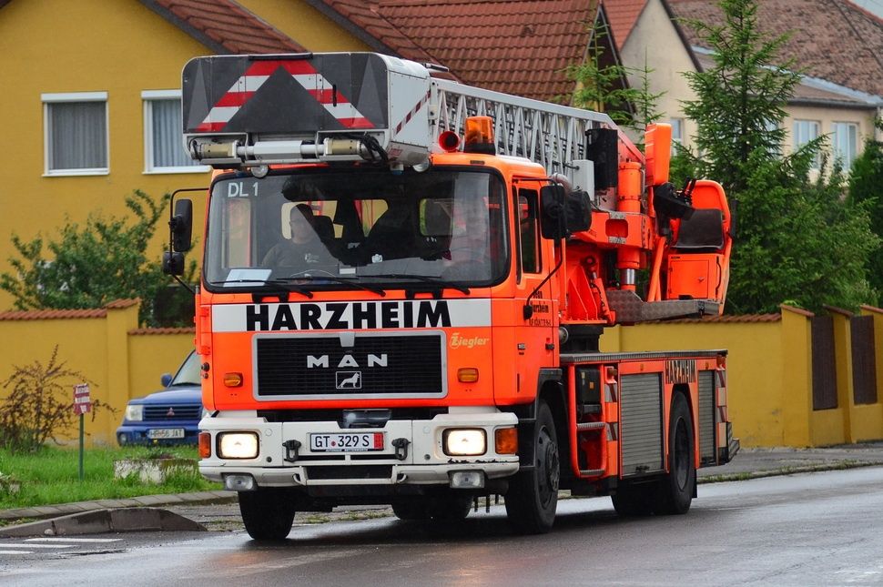 Begurultak a tűzoltók