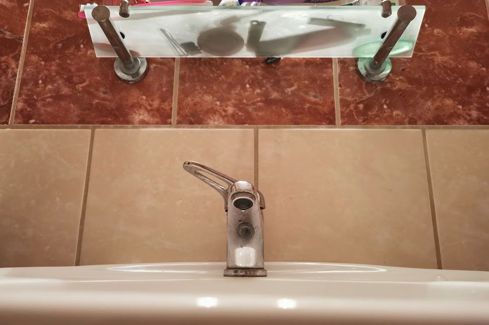 Egy utcában elveszik a vizet