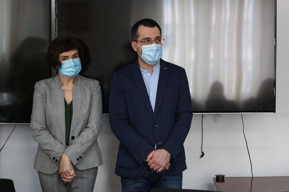 Folytatódik a kormányválság című szappanopera