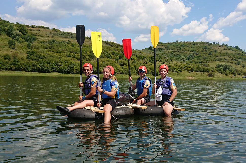 Tutaj, iránytű, az ország legkeményebb versenye és „elmebeteg" mezőny
