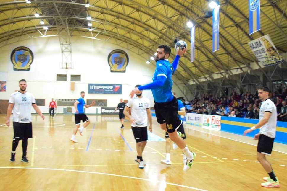 Az első félidő sima bukaresti fölényt hozott, aztán fordult a kocka