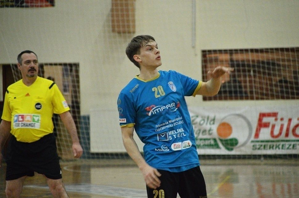 Tíz másodperc – kiáltotta be Katona a dudaszó előtt