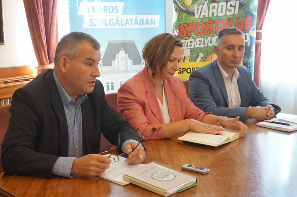 Veterán harcossal megy tovább a Szejke, csak nevet vált