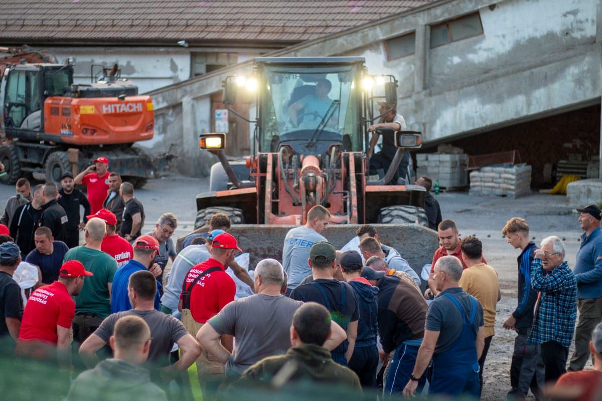 Parajd: papíron nincs veszély, a gyakorlatban zajlik az evakuálás