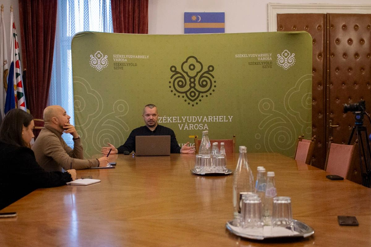 Soron kívüli tanácsülésen jelentették be a tanácsos lemondását