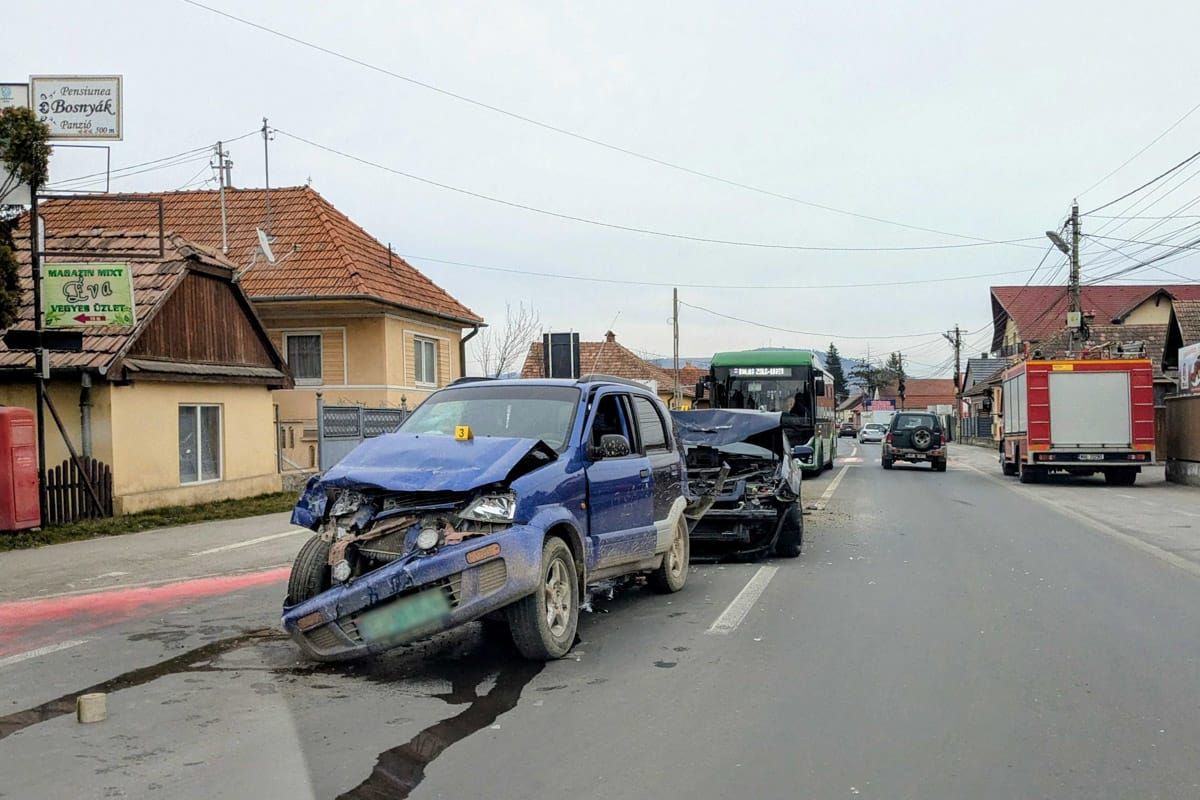 Négy autó ütközött a kadicsfalvi eltérőnél