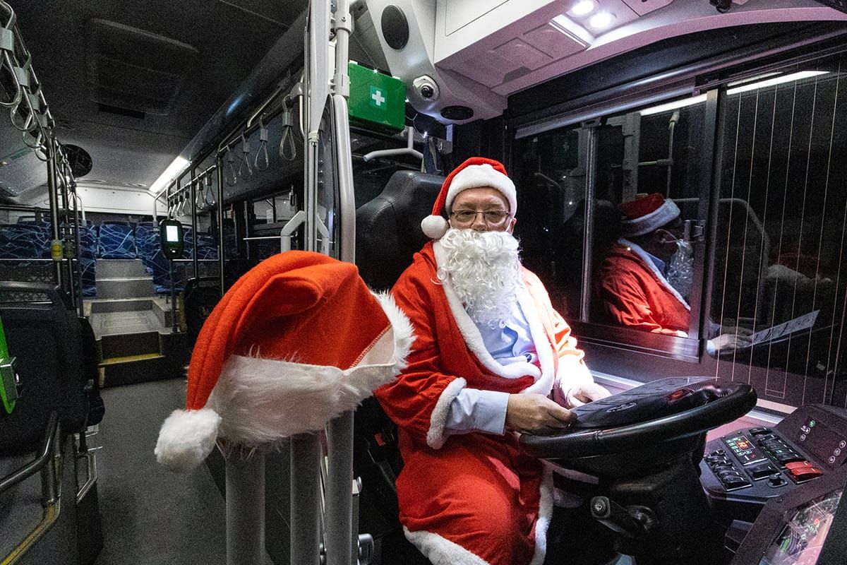 Busszal mehetsz vásárolni a szenátor üzlettársának bevásárlóközpontjába. Örülsz?