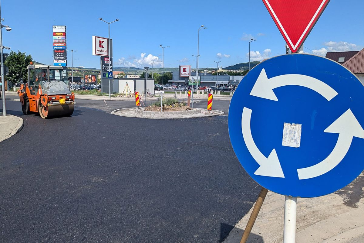 Aszfaltozzák a körforgalmat