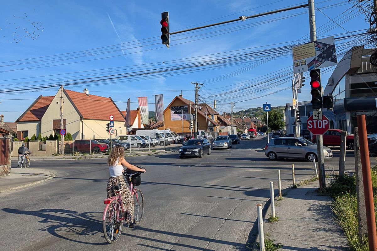 Bekapcsolták a jelzőlámpákat a Juniornál