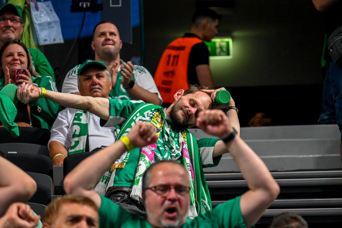 A szaftos titkokra éheseknek és a világ nagy arénáiba menekülőknek!
