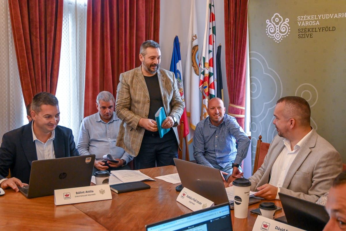 Jöjjön Uber, jöjjön Bolt, csak parkolni legyen hol – ilyen volt az augusztusi tanácsülés