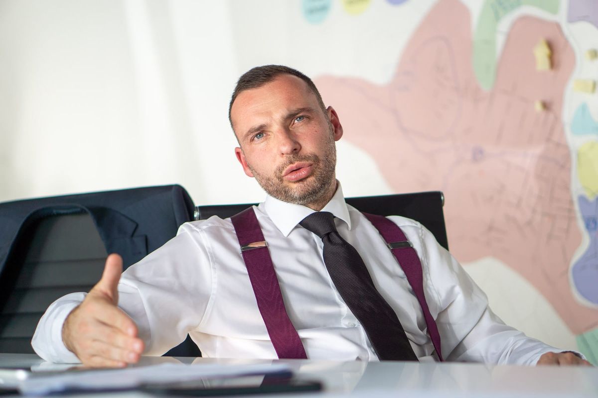 Közszolgáltatás vagy közszívatás? Meddig fér még bele Bíró Barna Botond a kukába?