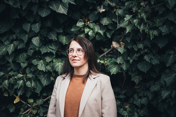 Mintha az ember fejét a víz alá lenyomnák