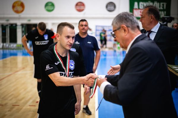 Vatamaniuc négyszeres bajnok, Bíró ezüstérmes