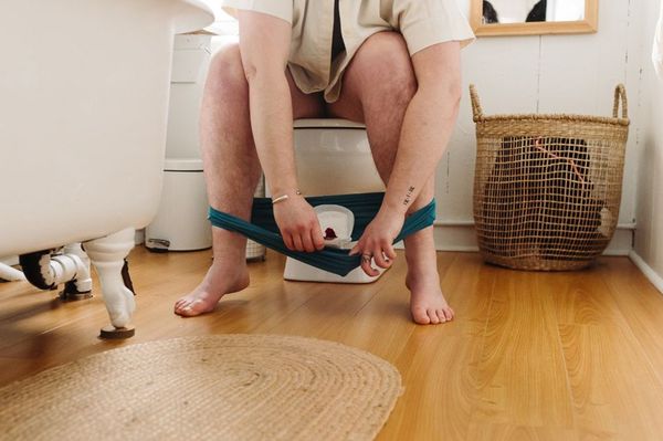 Mi lenne, ha a férfiak menstruálnának?