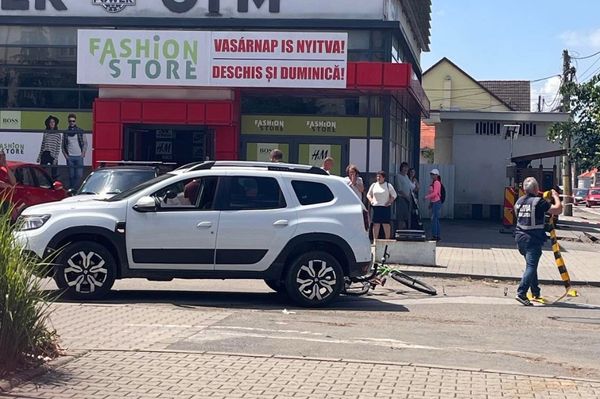 Elütöttek egy biciklist a Lidl parkolóban (frissítés)