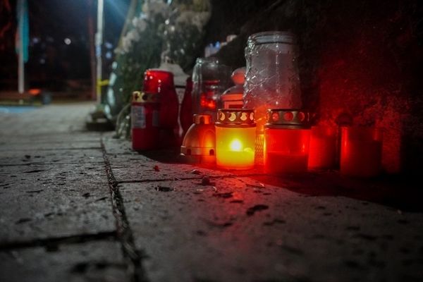 Egyperces harangszóval és gyertyalánggal emlékezünk a bentlakástragédia évfordulóján