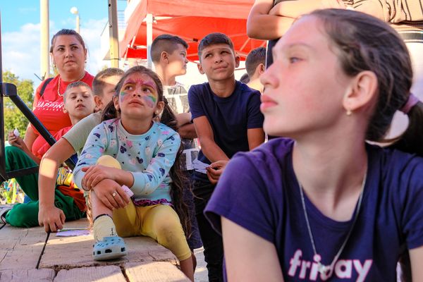 Nekik a bőrük feketés meg barnás, nekünk fehéres