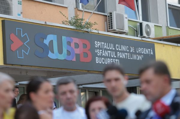 Emberölés gyanújával tartóztattak le két bukaresti orvost