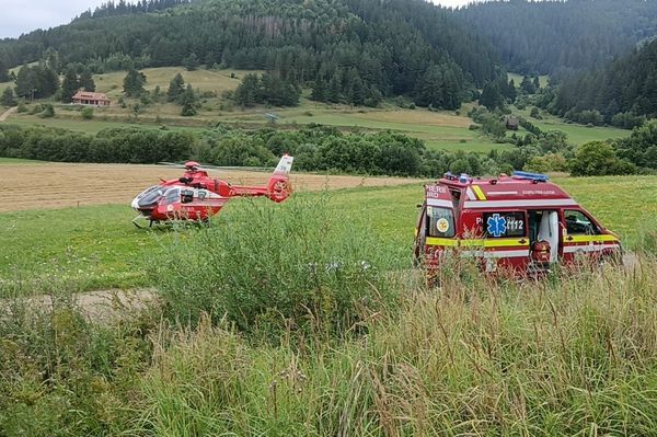 Szakadékba zuhantak a Nyerges-tetőnél (frissítve)