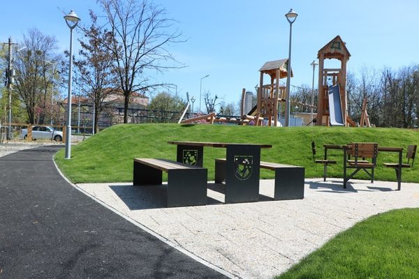 Kész a játszótér, a minifocipályával még van munka