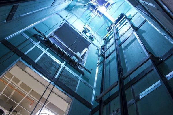 Liftben rekedt három gyermek Udvarhelyen