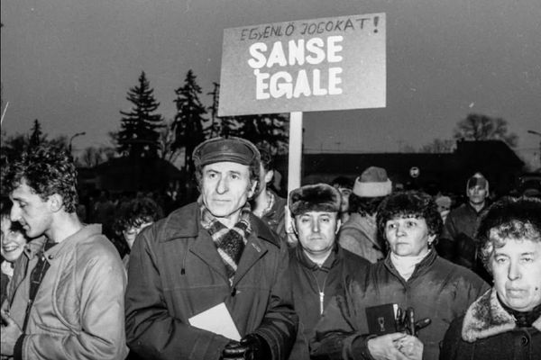 Román-magyar tanmese a demokráciáról