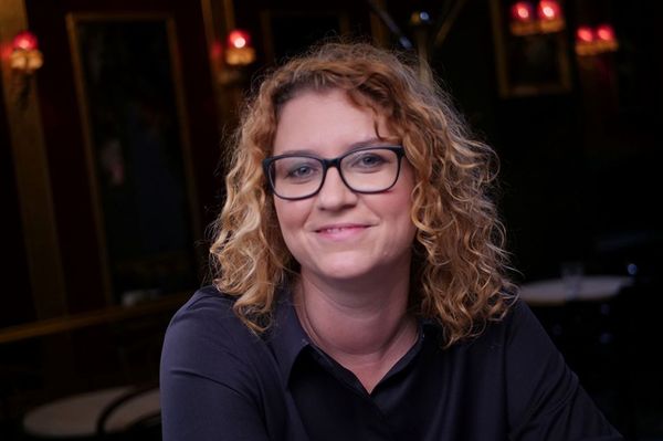 Záróra után Veiszer Alindával