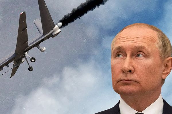 Drón suhant el Putyin palotája fölött