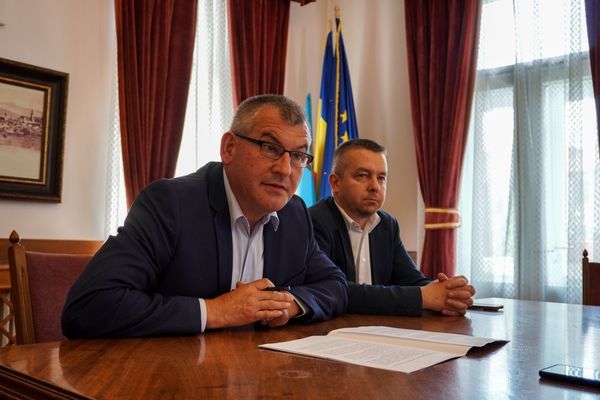 Felszántják a Csalóka utcát, hogy fokhagymát ültessenek bele