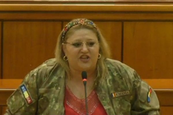 Románia elnöke lenne Şoşoacă