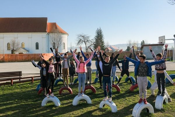 Ezek a gyermekek a pincéből indultak, de felkerültek az emeletre