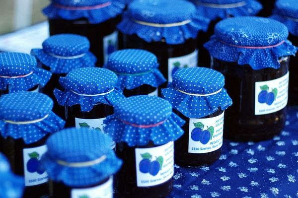 Olcsóbb lesz a vaj és a szilvaíz
