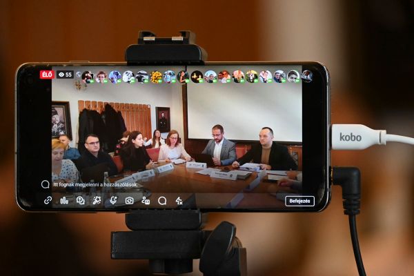 Adóemelés, minifocipálya és új kórházépület a láthatáron