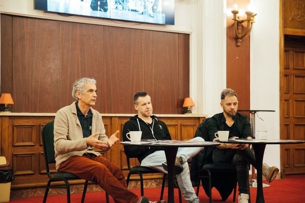 Szellemi kaland a nézőnek – bemutatják Székely Csaba 10 című darabját