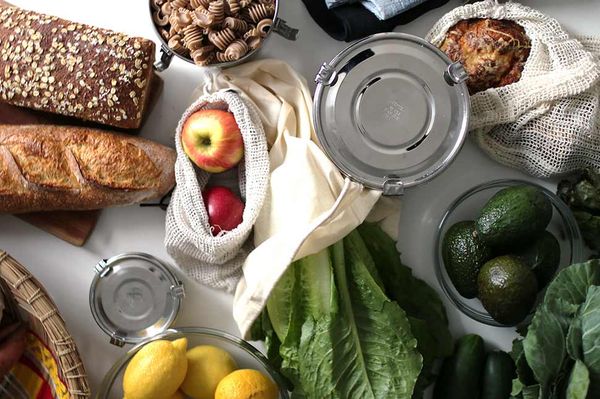 Lenyeljük a pénzünk egyharmadát