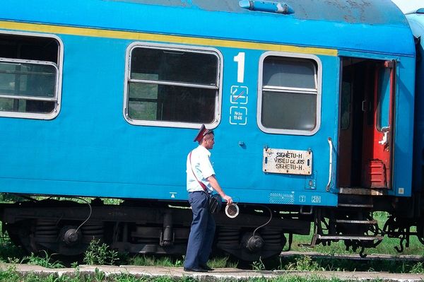 Az éj leple alatt drágították meg a vonatjegyeket