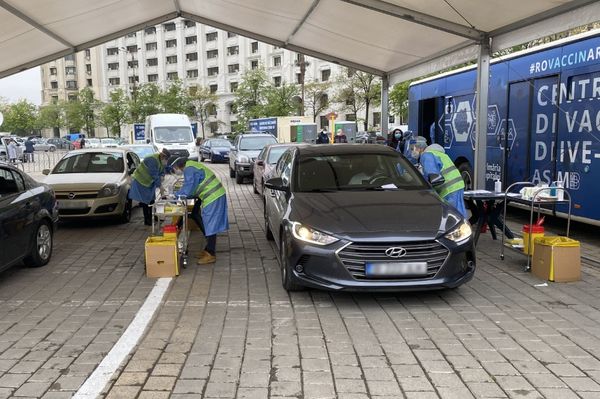 Láttál már autós oltóközpontot?