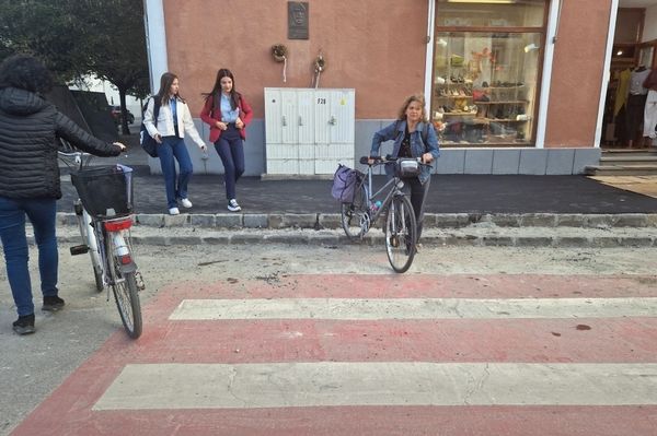 Hová lett az akadálymentes rámpa a Kossuthon?