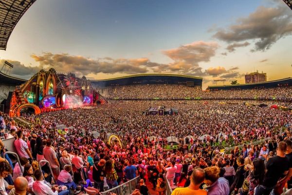 Akár 75 ezren is bulizhatnak egy helyen