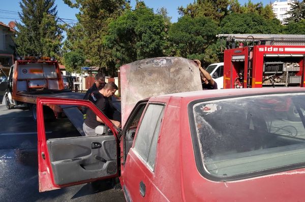 Amikor megállt, kigyulladt a kocsija