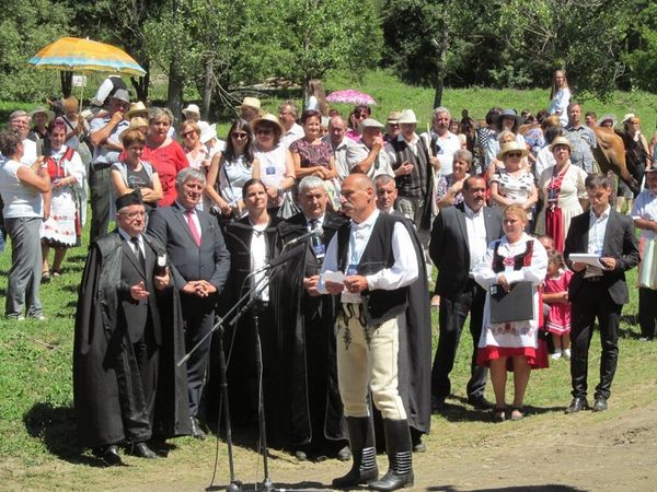 Kőbe vésett és fába rótt emlékek