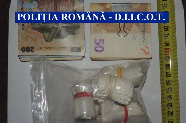 Két garázsban tartott és árult drogot (videóval)