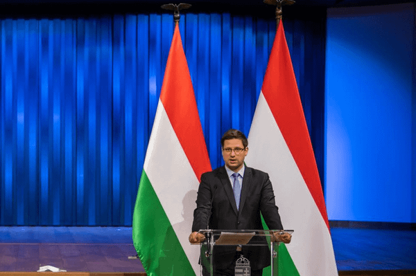 Szinte mindent bezárnak Magyarországon